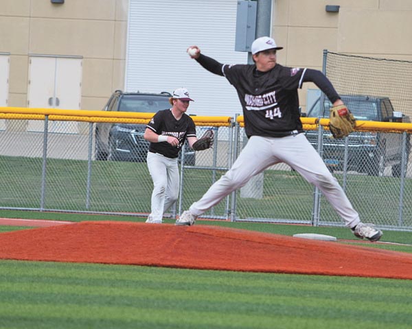 Wolves baseball drops doubleheader to Minot